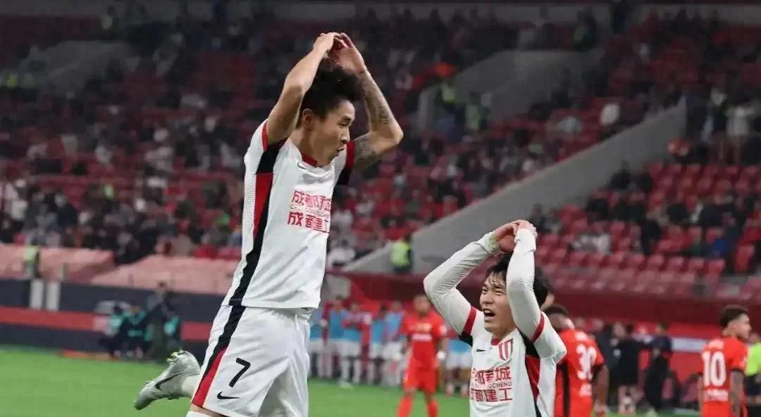 关键时刻成都蓉城内部沟通：意大利杯节点到来，更衣室稳定，赛季目标并未改变(cdtv5成都公共频道中超在线)