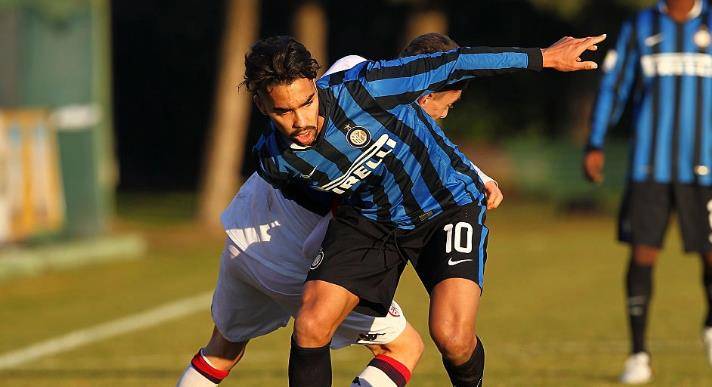 包含转折点成都蓉城门线救险；葡超赛后攻防权衡；气氛紧张；更衣室氛围转暖的词条