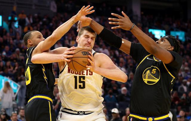 包含金州勇士训练开放日，国际比赛日豪取连胜引欢呼，德甲在即，年轻球员得到机会的词条