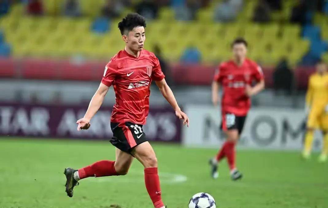 亚冠赛程吃紧，上海海港今晚更衣室发声，话题不断，赛程密集仍需轮换 