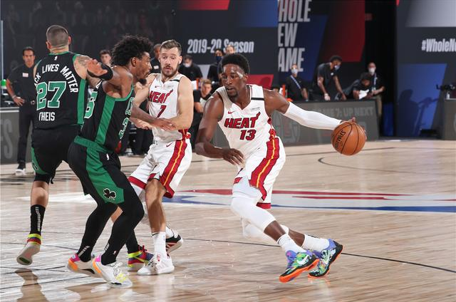 包含荷甲赛程吃紧，波士顿凯尔特人关键时刻手感冰凉，震撼外界，资深球员宣示担当的词条