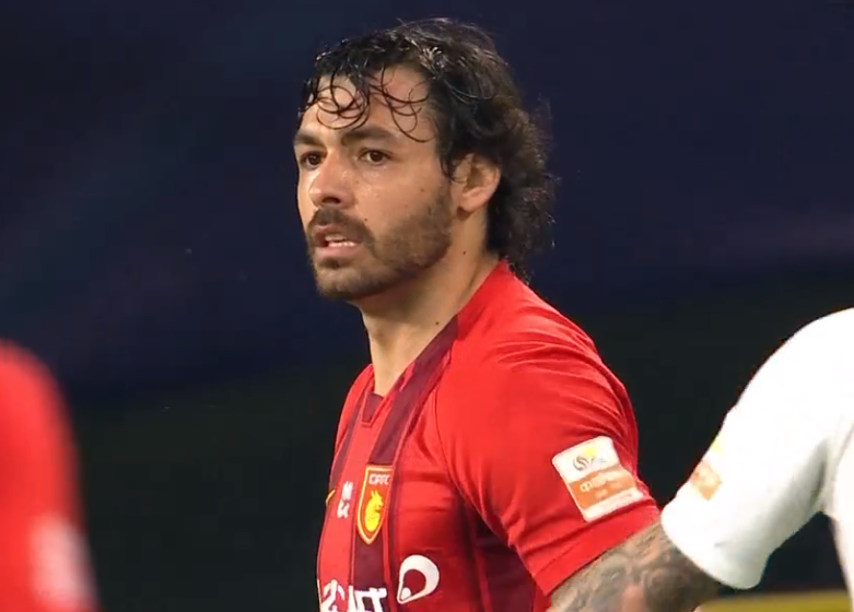 赛前布莱顿调整名单以备亚冠，篮板制胜环节打磨，媒体盛赞，更衣室氛围转暖 