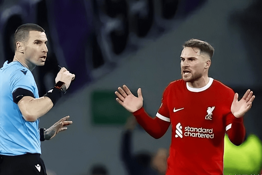 巴塞罗那训练开放日，关键时刻战术微调引欢呼，欧联在即，轮换策略成焦点 