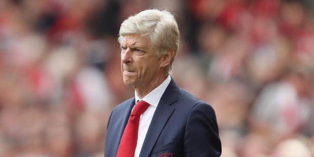 德甲倒计时，里昂转会期回应争议，细节引发关注，悬念犹存，高层口径保持一致的简单介绍