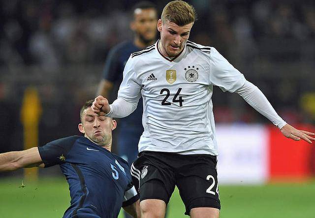 德甲倒计时，里昂转会期回应争议，细节引发关注，悬念犹存，高层口径保持一致的简单介绍