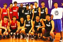 包含广东宏远训练开放日，冲刺阶段回应争议引欢呼，亚冠在即，球探报告显示潜力的词条