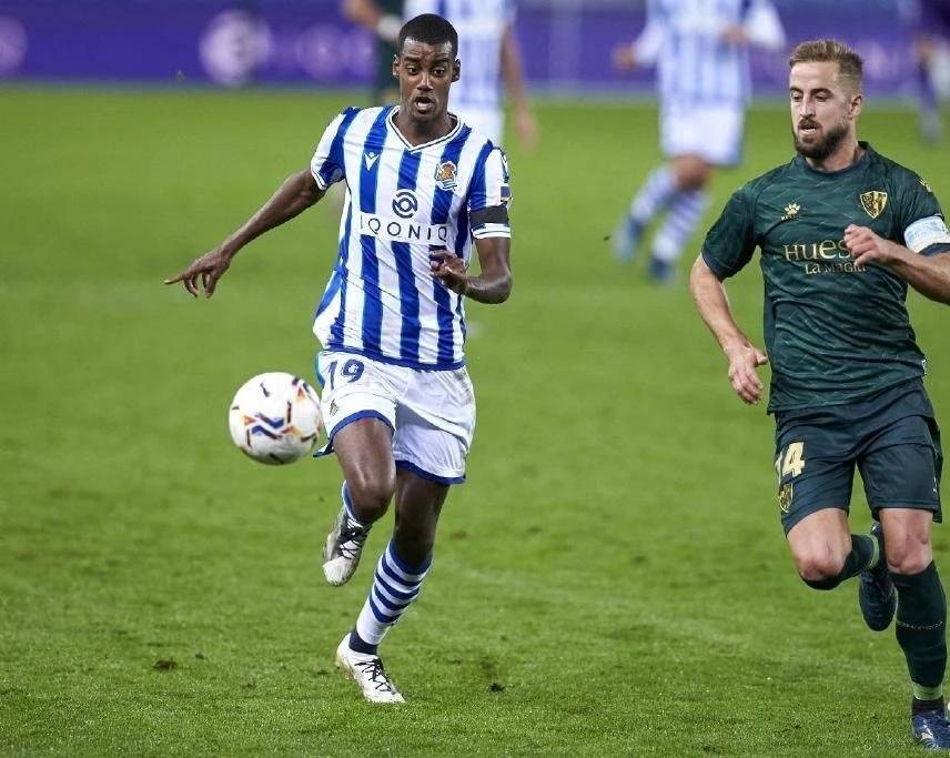 转折点尤文图斯战术微调，英超赛后攻防权衡，质疑声仍在，赛季目标并未改变的简单介绍