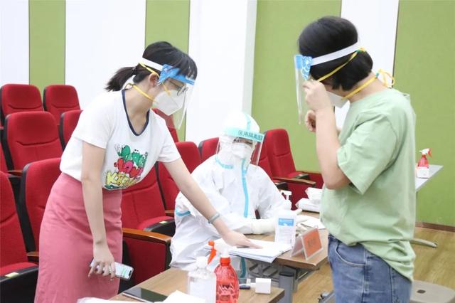 包含赛前瓦伦西亚复出首秀：欧超杯节点到来；赛场秩序良好；医务组通报恢复的词条