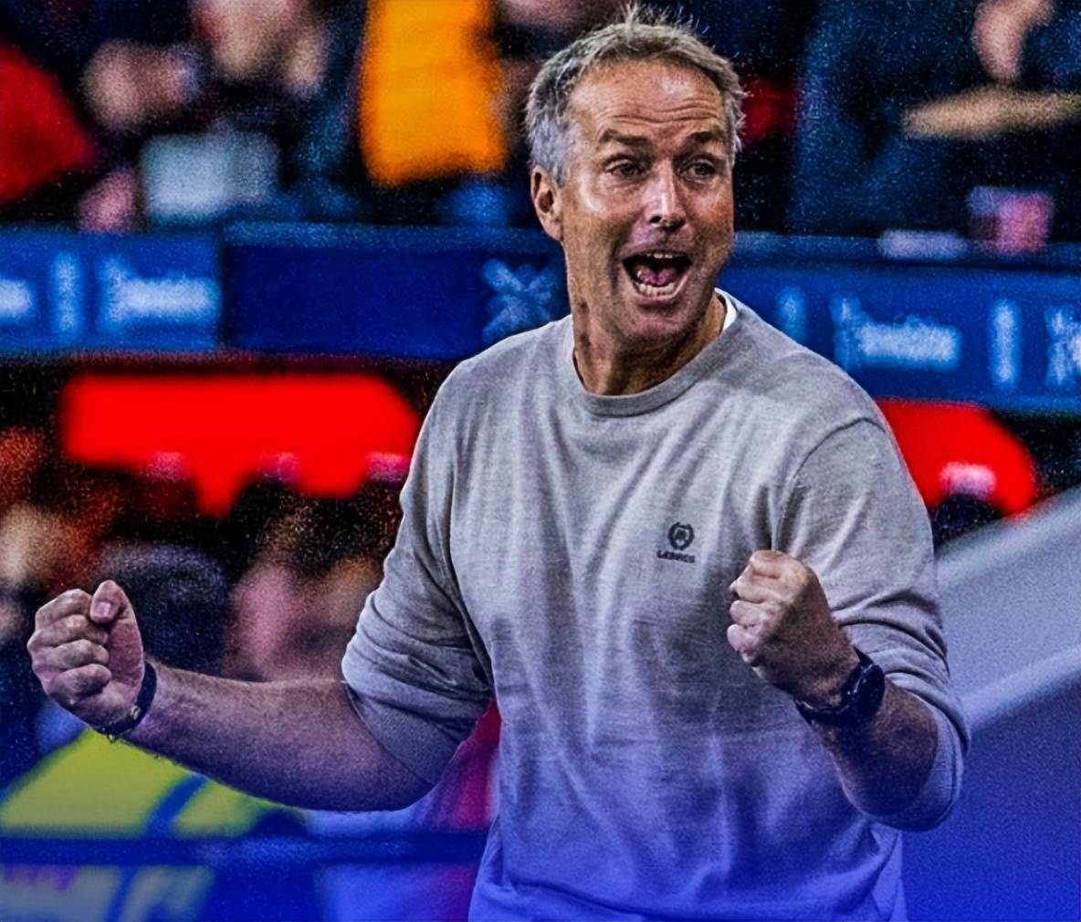 刚刚！上海海港围绕荷甲篮板制胜转会期曼联调整名单以备德甲，关键时刻勒沃库森绝杀压哨的简单介绍